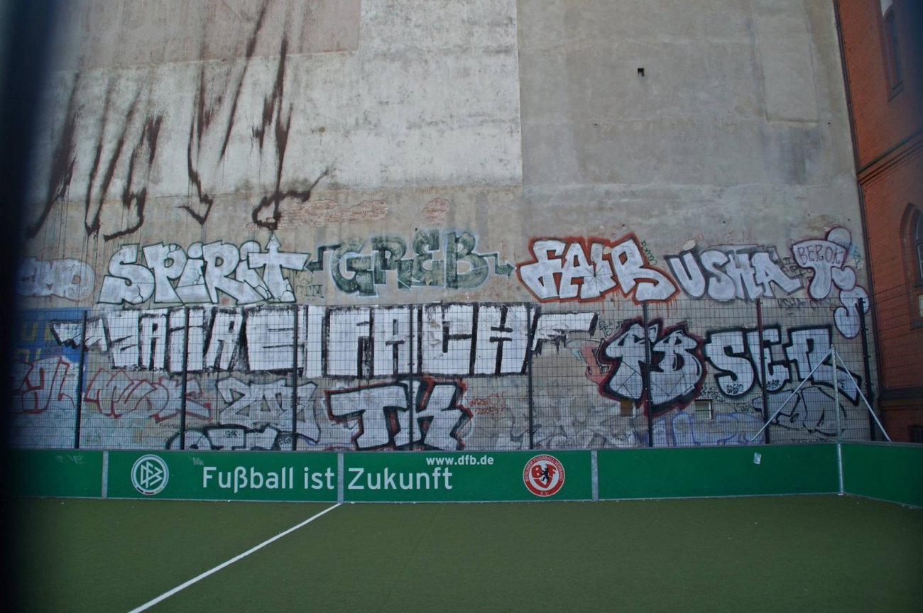 Graffiti Wall - Photo by GBBI - fach, spirit, zaire