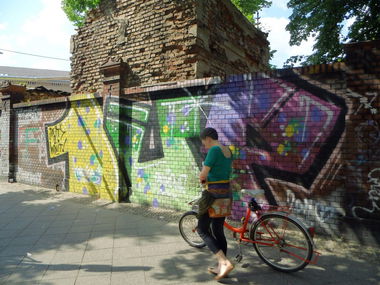 Graffiti Bombing - Photo by GBBI - 1up, oneup, berlin