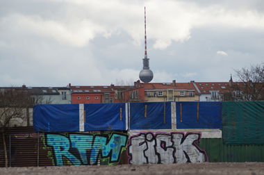 Graffiti Bombing - Photo by GBBI - rtm, fick, berlin