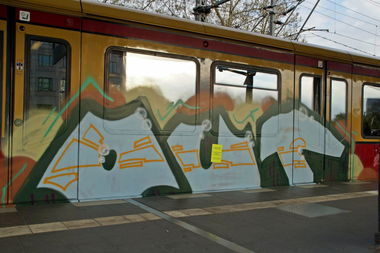 Graffiti Train - Photo by GBBI - out, sbahn, Berlin