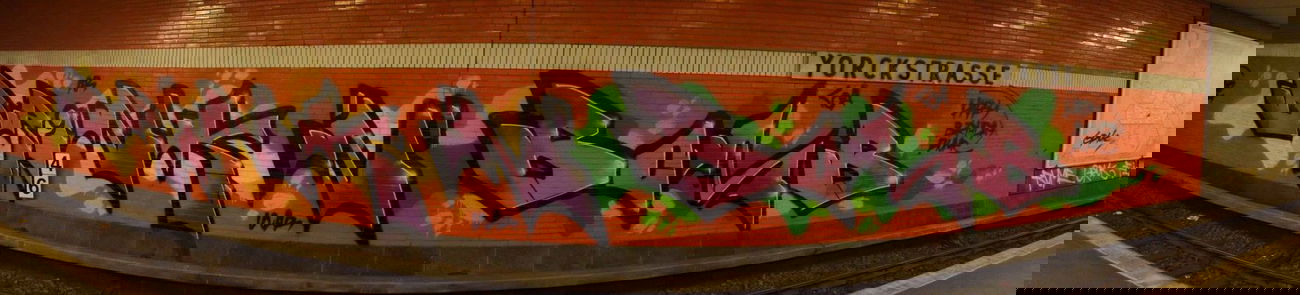 Graffiti Wall - Photo by GBBI - dnb, berlin, drink