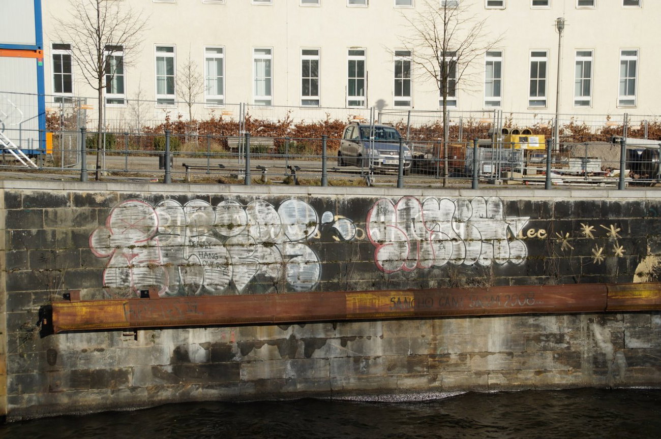 Graffiti Wall - Photo by GBBI - raries, sanch, berlin
