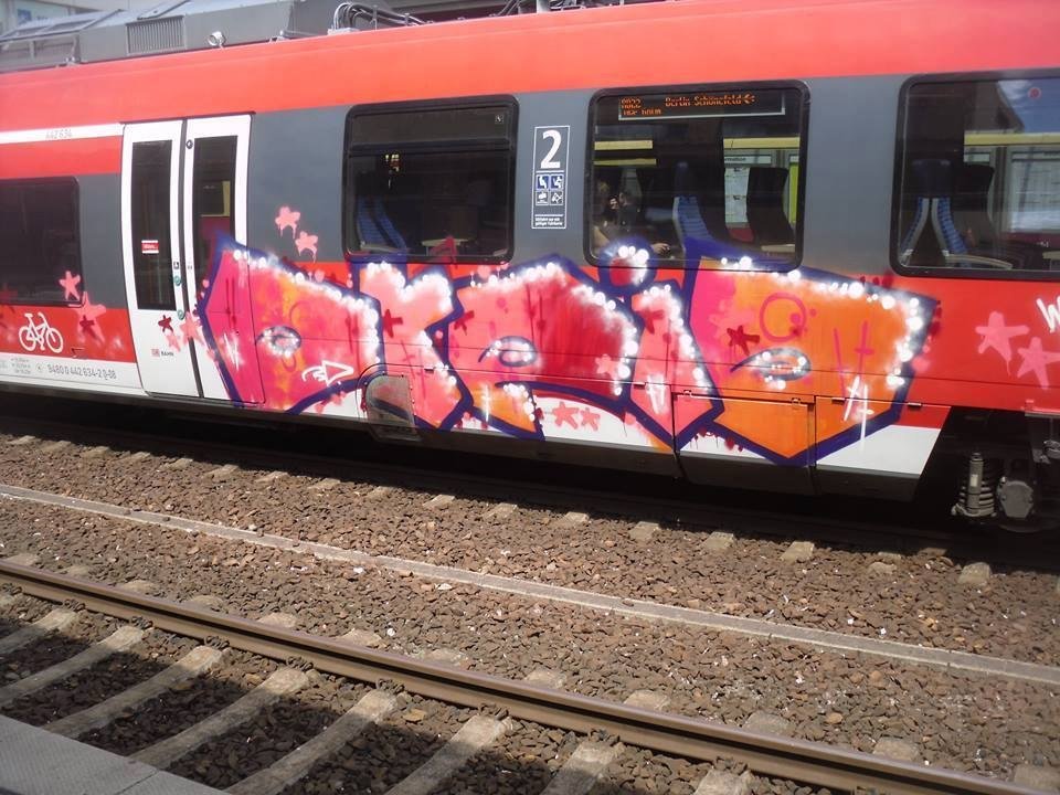 Graffiti Train - Photo by GBBI - dreid, 3d, berlin