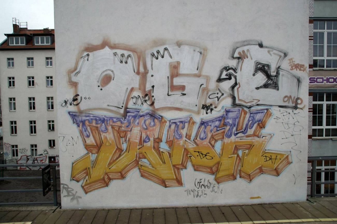 Graffiti Wall - Photo by GBBI - oge, tank, 1up
