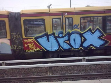 Graffiti Train - Photo by GBBI - viox, sbahn, berlin