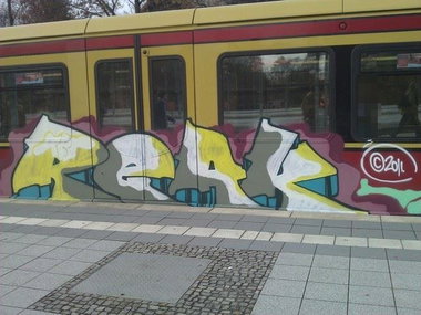 Graffiti Train - Photo by GBBI - reak, berlin, sbahn (2011)
