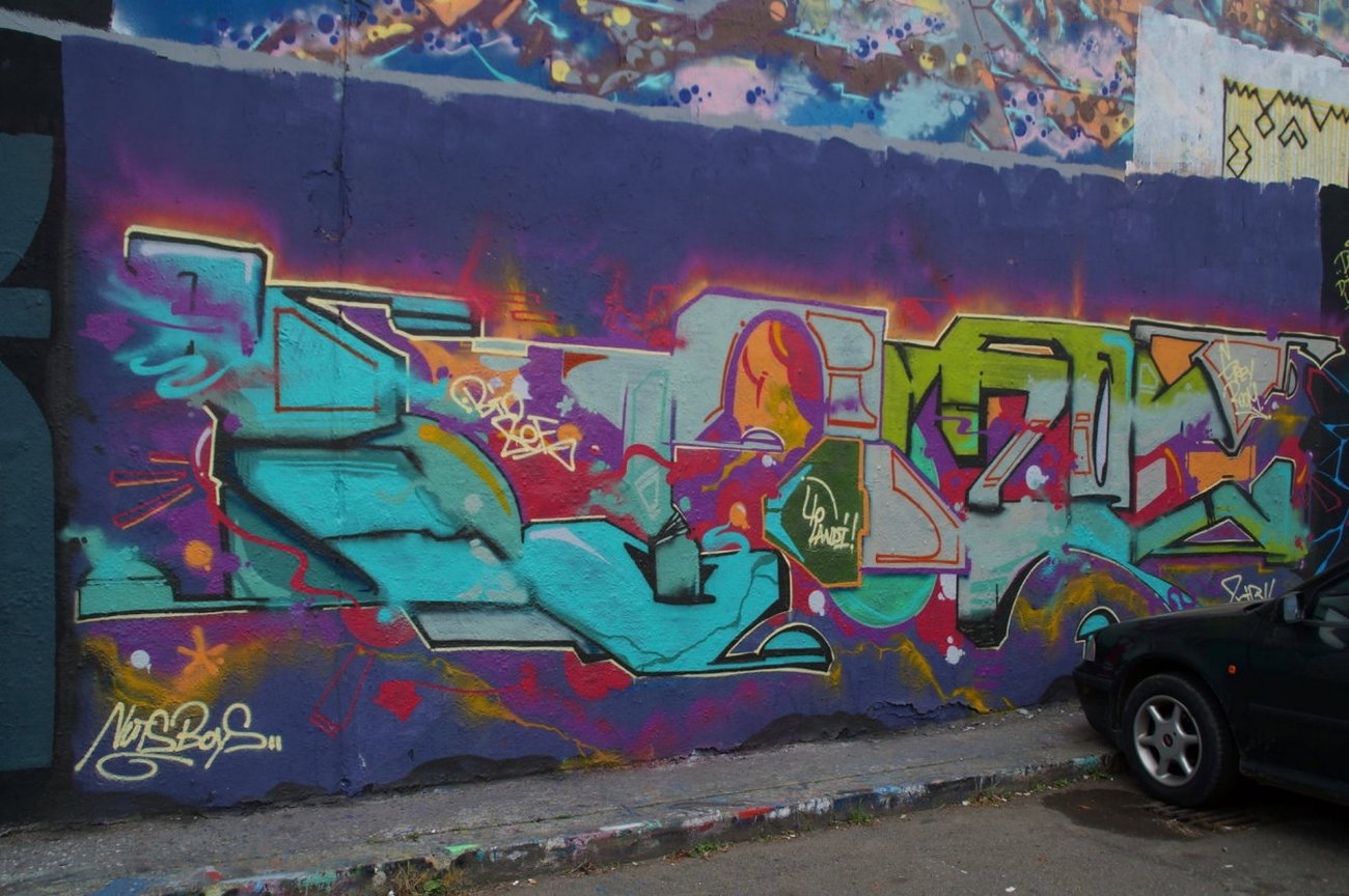 Graffiti Wall - Photo by GBBI - nuts, boys, prag