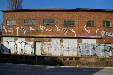 Graffiti Bombing - Photo by GBBI - hk, vds, bc