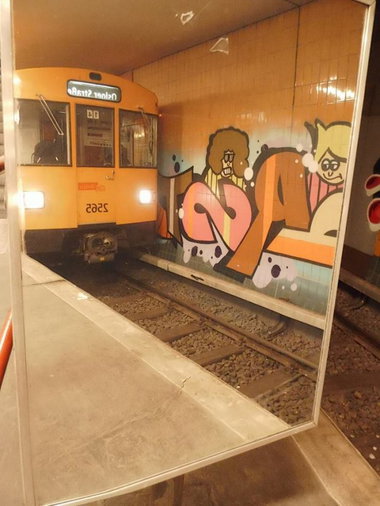 Graffiti Train - Photo by GBBI - prst, ubahn, berlin