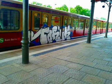 Graffiti Train - Photo by GBBI - torik, sbahn, off