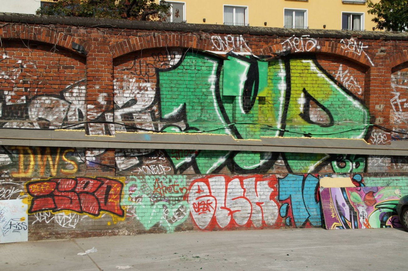 Graffiti Wall - Photo by GBBI - 1up, oneup, elsk