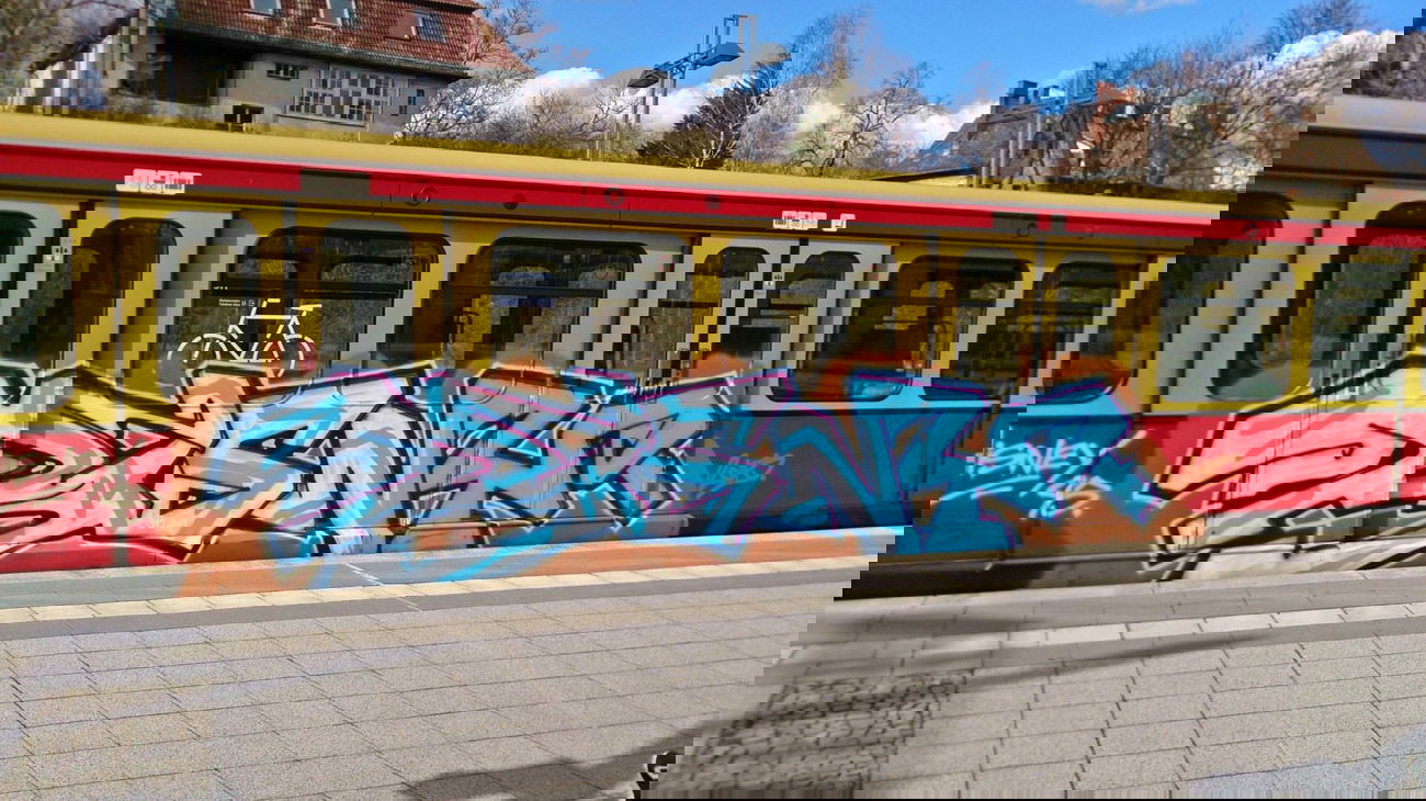 Graffiti Train - Photo by GBBI - disney, berlin