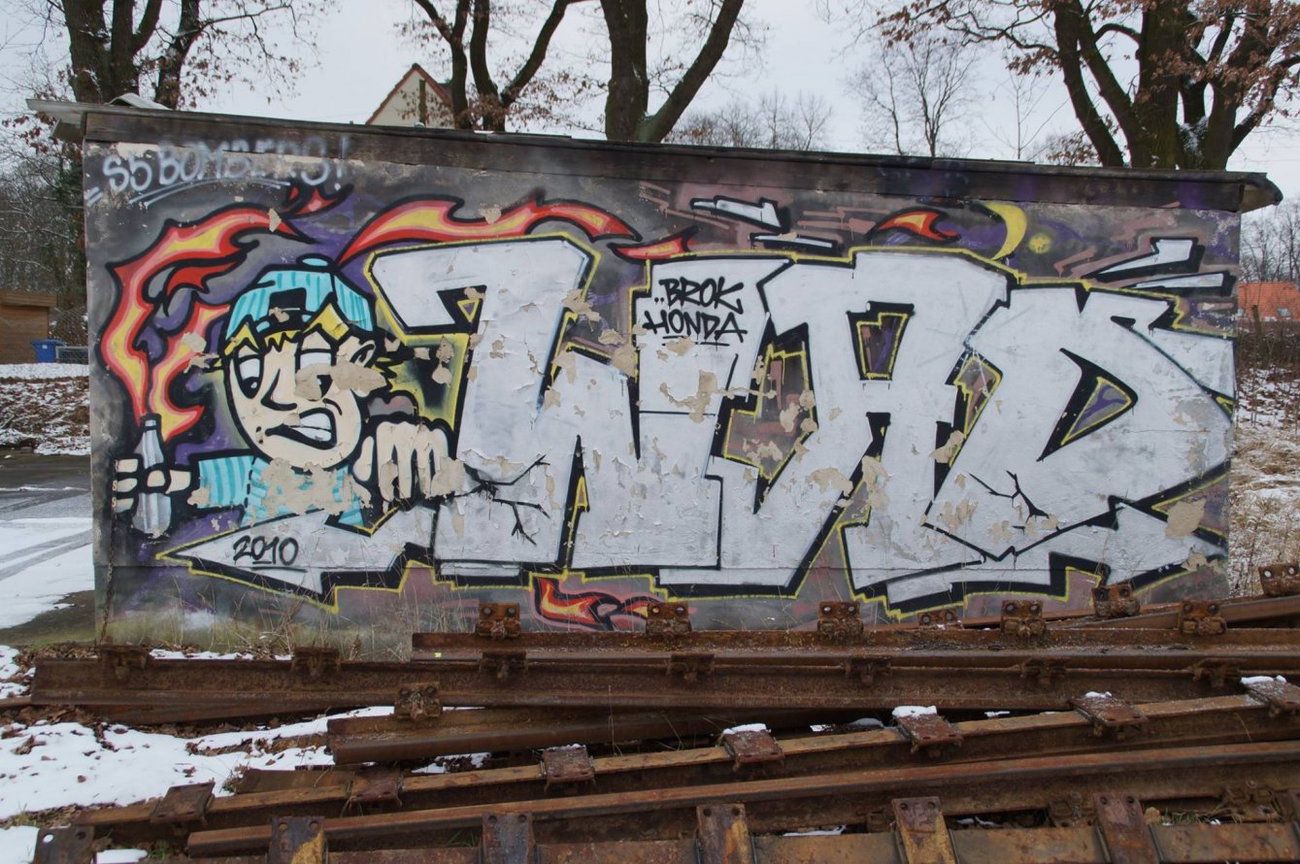 Graffiti Wall - Photo by GBBI - wad, brok, honda