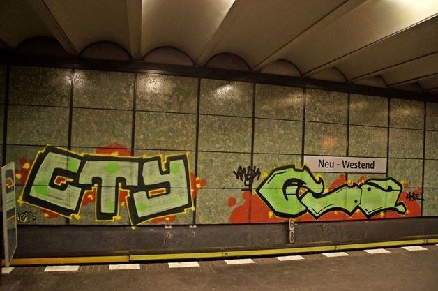 Graffiti Bombing - Photo by GBBI - cty, coa, berlin