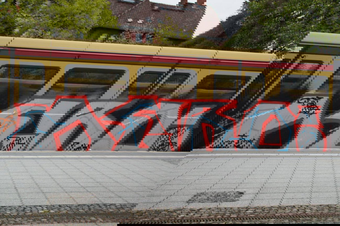 Graffiti Train - Photo by GBBI - nero, sbahn, berlin (2014)