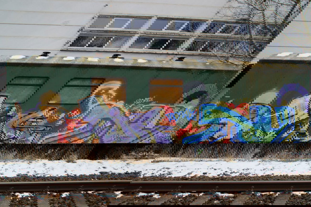 Graffiti Train - Photo by GBBI - tein, tods, sdby