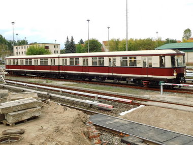 Graffiti Train - Photo by GBBI - sbahn, old, br275