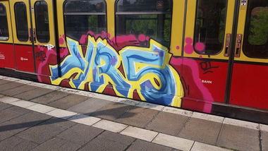 Graffiti Train - Photo by GBBI - krs, oi, berlin (2015)