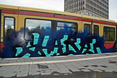 Graffiti Train - Photo by GBBI - shade, berlin, sbahn