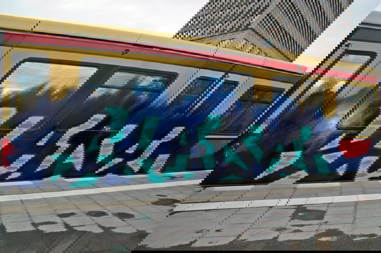 Graffiti Train - Photo by GBBI - shade, berlin, sbahn