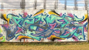 Graffiti Wall - Photo by GBBI - forme, tods, berlin