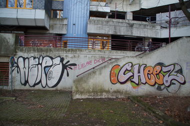 Graffiti Bombing - Photo by GBBI - weips, cheez, hannover