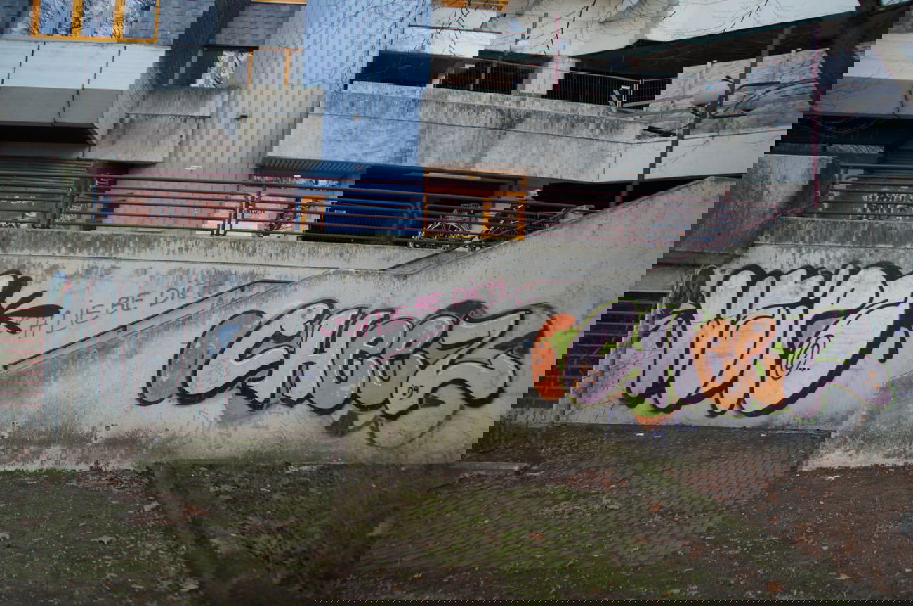 Graffiti Bombing - Photo by GBBI - weips, cheez, hannover