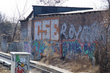 Graffiti Bombing - Photo by GBBI - cse, roy, rume