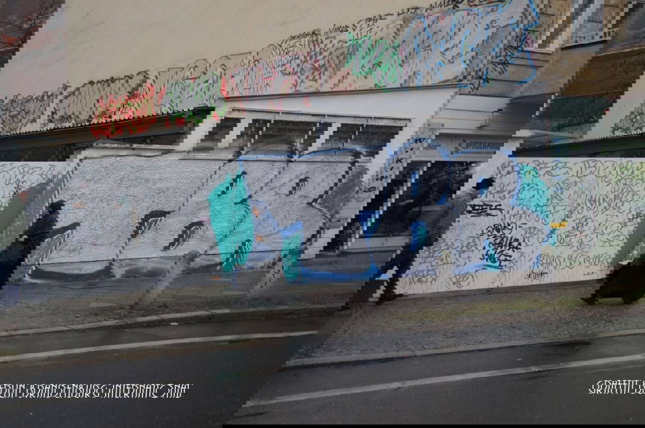 Graffiti Bombing - Photo by GBBI - tbr, quk, kar