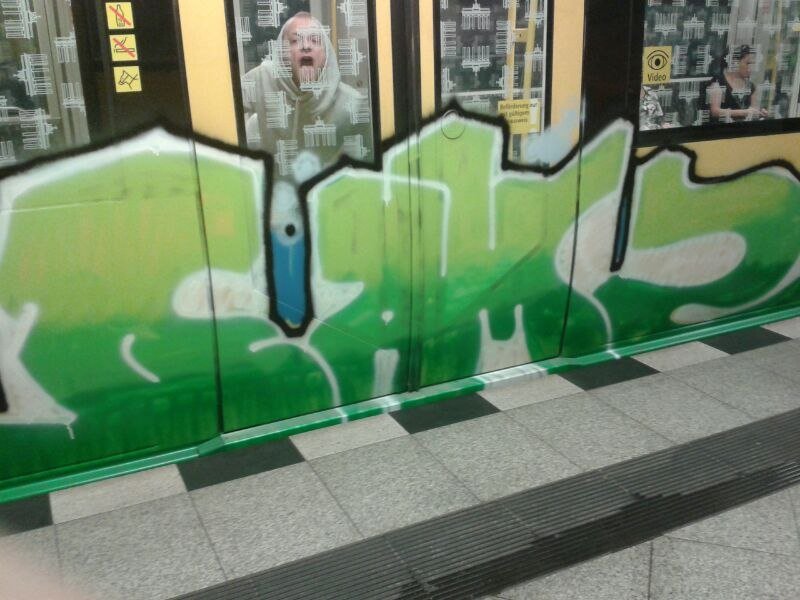 Graffiti Train - Photo by GBBI - bams, berlin