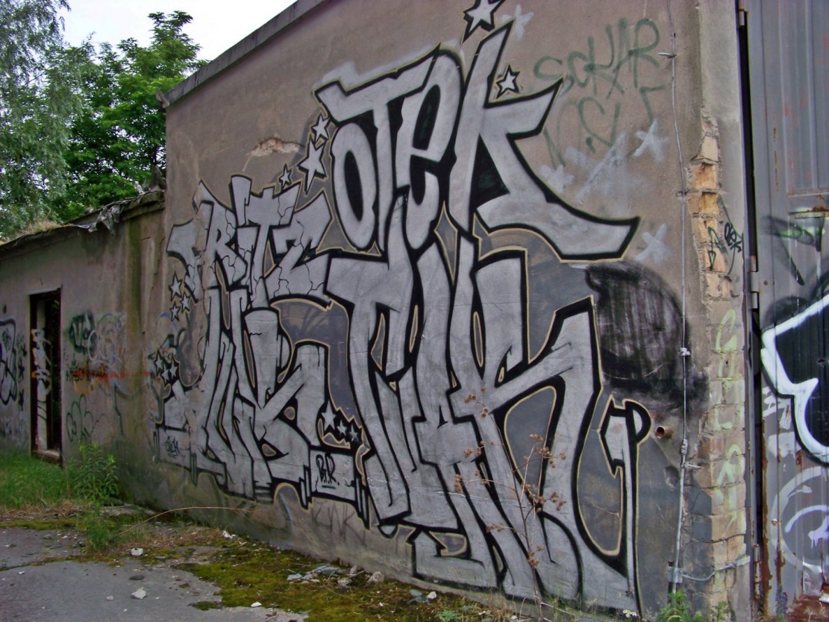 Graffiti Wall - Photo by GBBI - avik, otek, fritz
