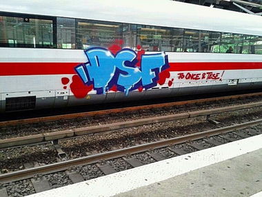 Graffiti Train - Photo by GBBI - dsf, berlin, hamburg