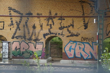 Graffiti Bombing - Photo by GBBI - crn, berlin