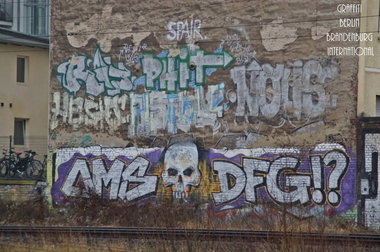 Graffiti Bombing - Photo by GBBI - roy, phit, hesht