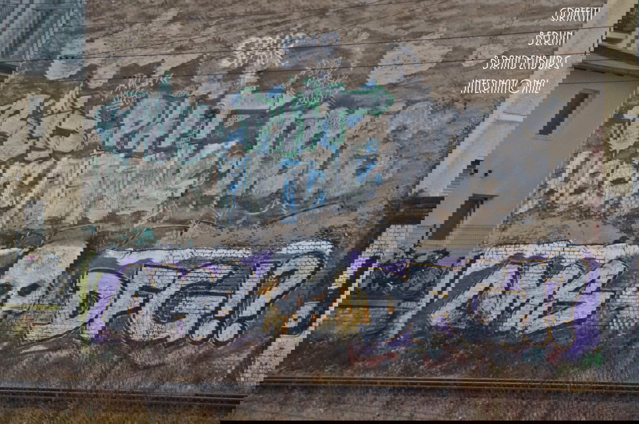 Graffiti Bombing - Photo by GBBI - roy, phit, hesht