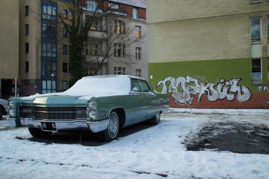 Graffiti Bombing - Photo by GBBI - roza, kül, roz