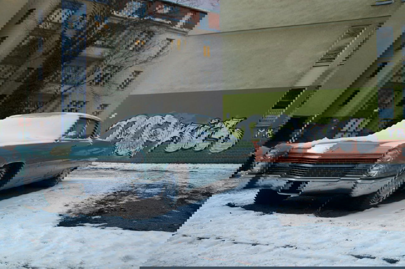 Graffiti Bombing - Photo by GBBI - roza, kül, roz