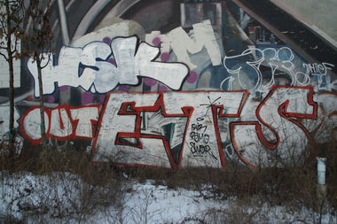 Graffiti Bombing - Photo by GBBI - hsk, out, ets