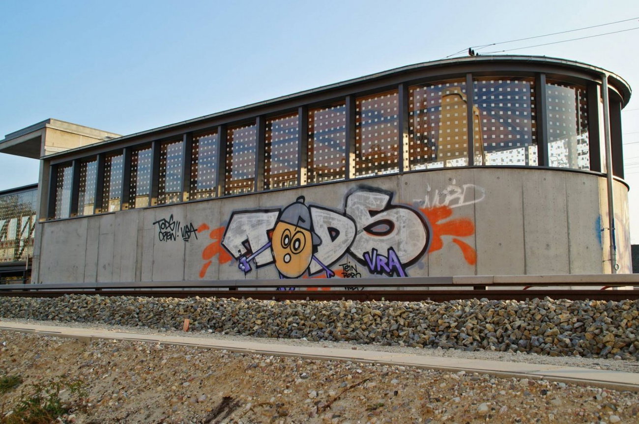 Graffiti Wall - Photo by GBBI - tods, berlin