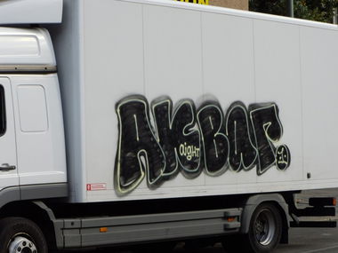 Graffiti Bombing - Photo by GBBI - akbar, berlin