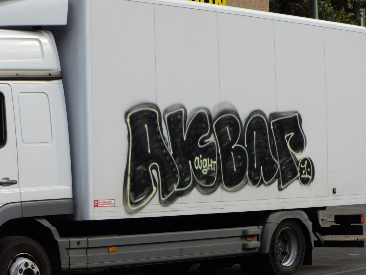 Graffiti Bombing - Photo by GBBI - akbar, berlin