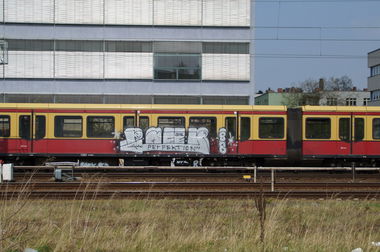 Graffiti Train - Photo by GBBI - sbahn, berlin, raek (2015)