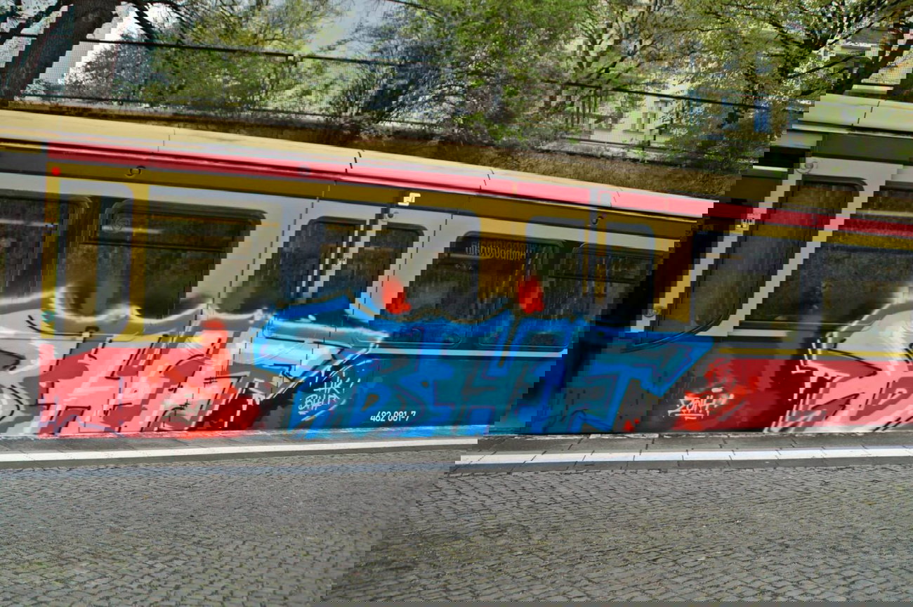 Graffiti Train - Photo by GBBI - bhf, berlin, sbahn