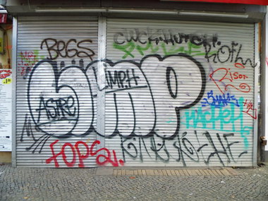 Graffiti Bombing - Photo by GBBI - limp, limph, astre