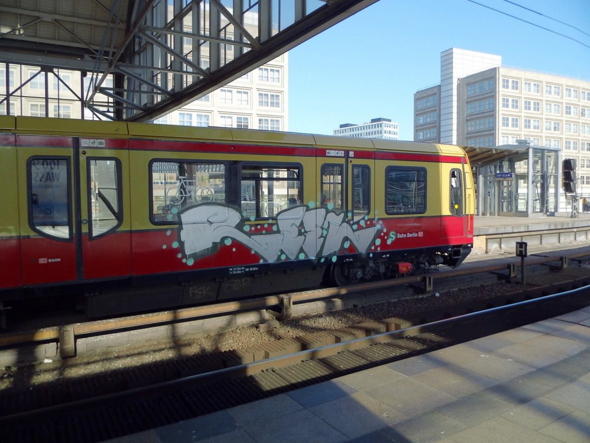 Graffiti Train - Photo by GBBI - reel, fds, berlin