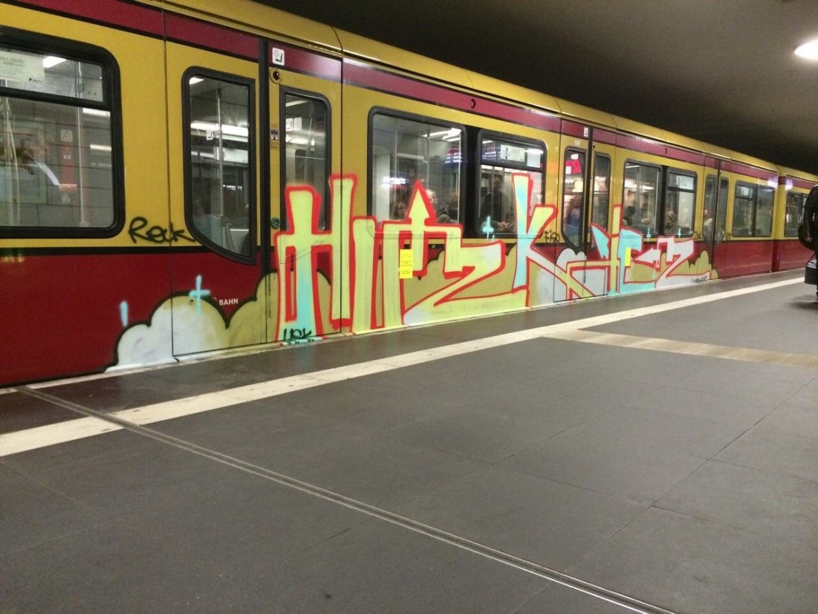 Graffiti Train - Photo by GBBI - hsk, berlin, huskiez