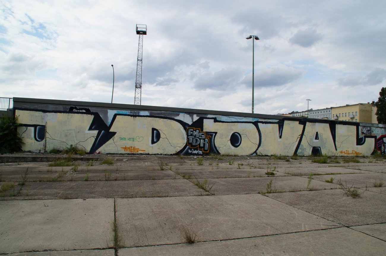 Graffiti Wall - Photo by GBBI - jd, oval, berlin