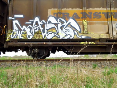Graffiti Train - Photo by GBBI - magic, magik, fls