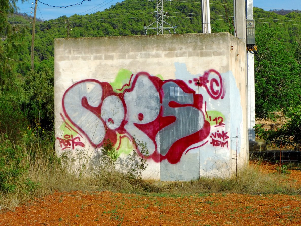 Graffiti Wall - Photo by GBBI - cops, pens, spain