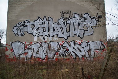 Graffiti Bombing - Photo by GBBI - yowat, jkl, Run